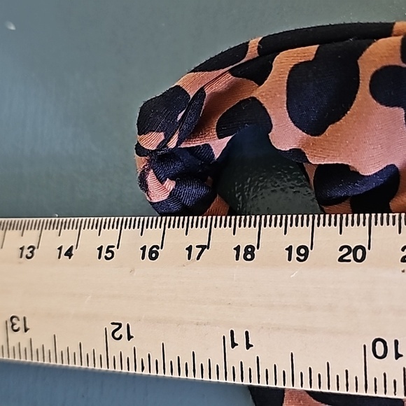 Designed by Fittin, active wear sports/dra,‎ size large. Animal Print. Nice cond - Picture 8 of 8